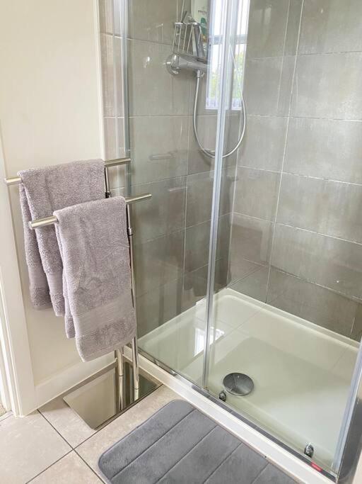 4-Room Detached Furnished Home With Parking Leicester Dış mekan fotoğraf